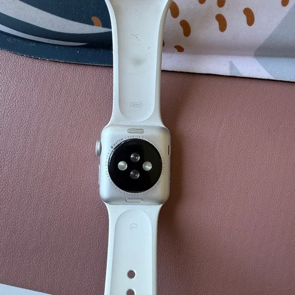 Apple Watch Series 3 with White Band 38mm